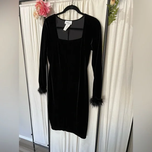 Vintage Stepping Out, black velour dress with black feather around the cuff. - Picture 3 of 5